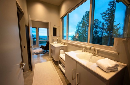 Olga House | Luxury, Private Home w/ Majestic Glacier Views, Close to Trails, Beaches, Lakes
