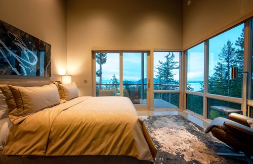 Olga House | Luxury, Private Home w/ Majestic Glacier Views, Close to Trails, Beaches, Lakes
