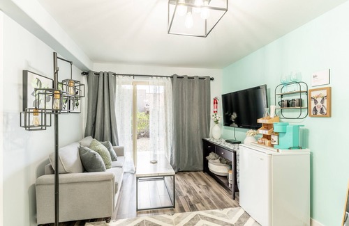 Okanagan-Similkameen House | Luxury, Private Home with Pool & Hot Tub, near Golf Course and Beach!