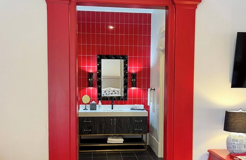 Athens Hotel | Luxury Private Suite in Boutique Historic Inn The Athenian- Downtown Location