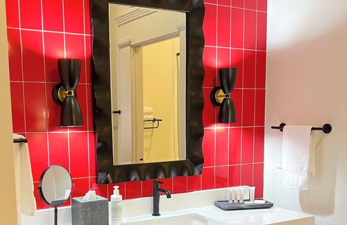 Athens Hotel | Luxury Private Suite in Boutique Historic Inn The Athenian- Downtown Location