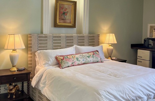 Athens Hotel | Luxury Private Suite in Boutique Historic Inn The Athenian -Downtown Location