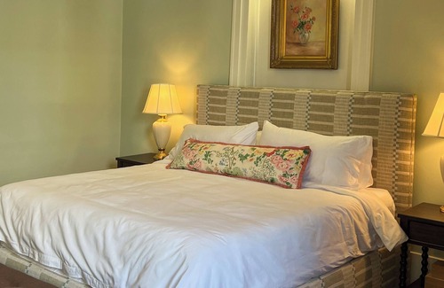 Athens Hotel | Luxury Private Suite in Boutique Historic Inn The Athenian -Downtown Location