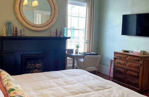 Athens Hotel | Luxury Private Suite in Boutique Historic Inn The Athenian -Downtown Location