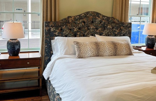 Athens Hotel | Luxury Private Suite in Boutique Historic Inn, The Athenian- Downtown Location