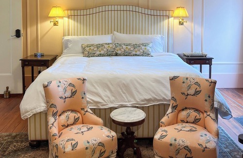 Athens Hotel | Luxury Private Suite in Boutique Historic Inn The Athenian- Downtown Location