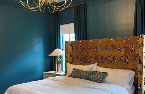 Athens Hotel | Luxury Private Suite in Boutique Historic Inn The Athenian- Downtown Location