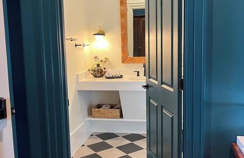 Athens Hotel | Luxury Private Suite in Boutique Historic Inn The Athenian- Downtown Location