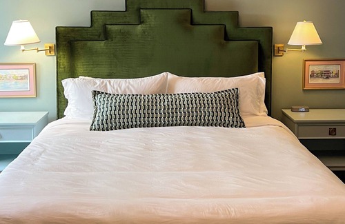 Athens Hotel | Luxury Private Suite in Boutique Historic Inn The Athenian- Downtown Location