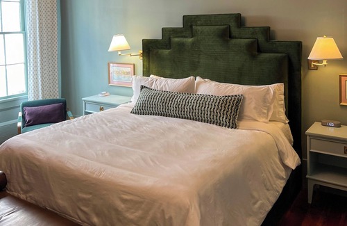 Athens Hotel | Luxury Private Suite in Boutique Historic Inn The Athenian- Downtown Location