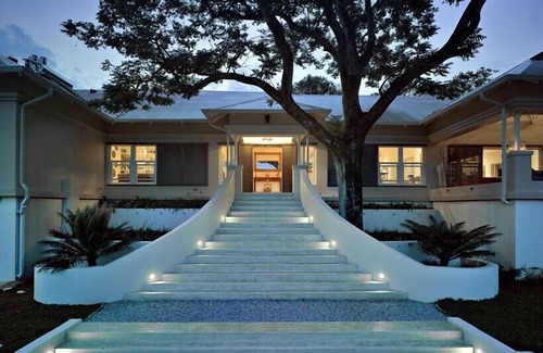 White River Villa | Luxury Private Villa for 6 guests/Fully Catered/20 mins from Kruger Park