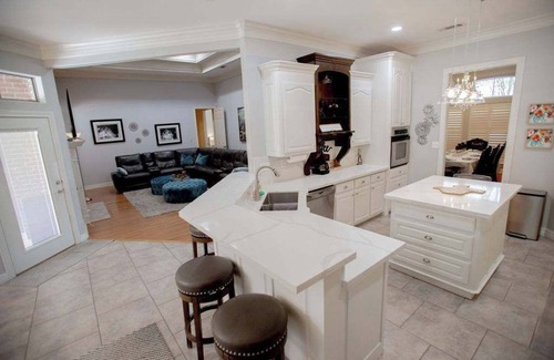 Beaumont House | Luxury Property 5BR 5BA Sparkling Pool, Outdoor Entertainment Area, Billiards Ro