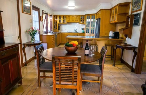 Golden Beach Cottage | Luxury Pumicestone Cottage - Beach Charm - ZA7