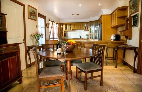 Golden Beach Cottage | Luxury Pumicestone Cottage - Beach Charm - ZA7
