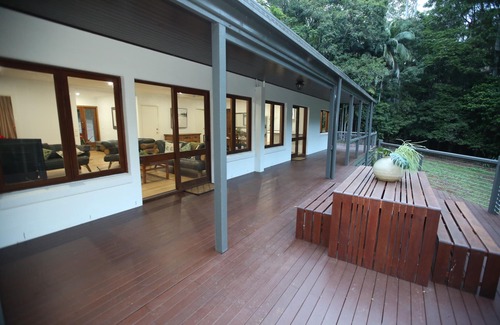 North Tamborine House | Luxury rainforest retreat on Mt Tamborine only few minutes from shops