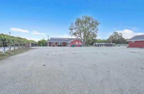 Victor House | Luxury Ranch: Pool, Wineries, Orchards and Animals