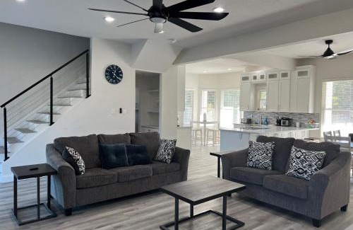 Weston House | Luxury Ranch Retreat With Swimming Pool