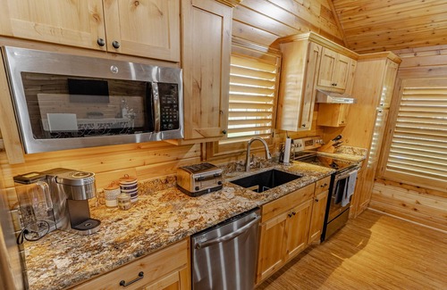 Lavon House | Luxury Rayburn Cabin at Historical Farm