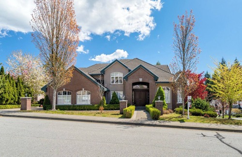 Westwood Plateau House | Luxury Red-brick House With 2 Bedrooms/1 Bathroom [Not Whole House]