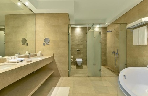 El Quseir Hotel | Luxury Red Sea Resort for Adults | 4 Swim-Up Rooms, Tennis, Yoga, Spa & Pools