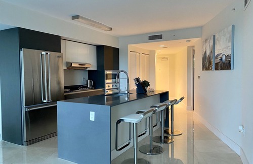Seybold Condo | Luxury relaxation, stunning waterfront designer condo w/VIEWS. Shops & beaches.