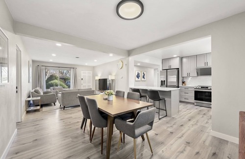 Jewell Heights - Hoffman Heights House | Luxury remodeled Rooms with King bed/Private Bathroom