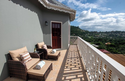 St. George's House | Luxury Remodeled Villa, close to Amenities/Beaches