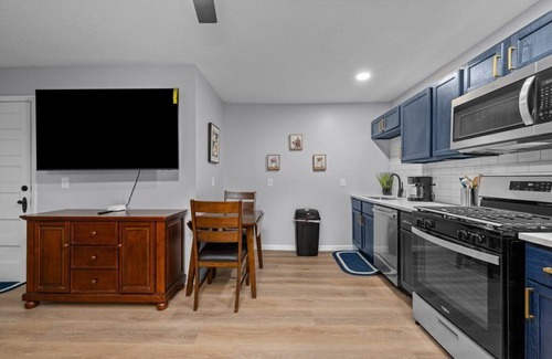 Davenport Apartment | Luxury Renovated 2 Bedroom Apt