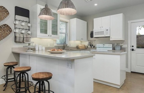 Fredericksburg House | Luxury rental in the heart of Fredricksburg minutes from Main Street.