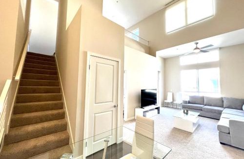 Mid-Wilshire Apartment | Luxury Residence Loft 3 Beds with Pool and Gym