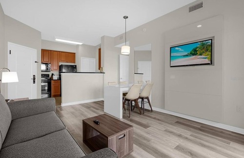 Florida Center Condo | Luxury Resort 1 Bedroom Condo Near Universal & Disney
