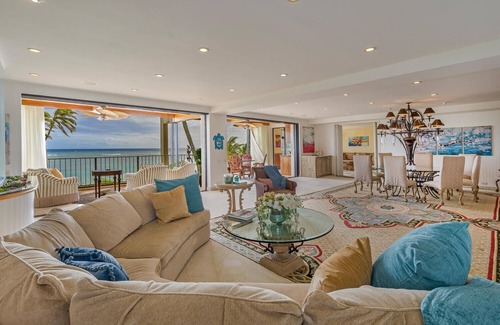 Waialae Iki Condo | Luxury Resort Style Living at it's Best!
