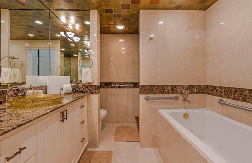 Waialae Iki Condo | Luxury Resort Style Living at it's Best!