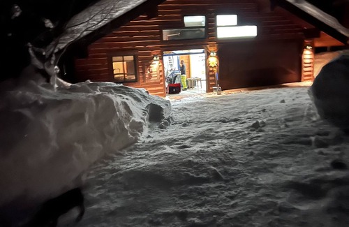 Summit Park Ski Chalet | Luxury retreat, 10 mins to 6 top ski resorts. Public transportation to downtown.