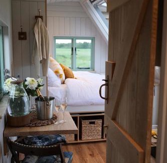 Chessington House | Luxury Retreat 30mins Taxi Ride From West London