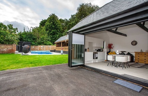 Deal House | Luxury retreat 32% pool Jacuzzi games bar oasis