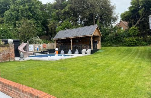 Deal House | Luxury retreat 32c pool jacuzzi games bar oasis