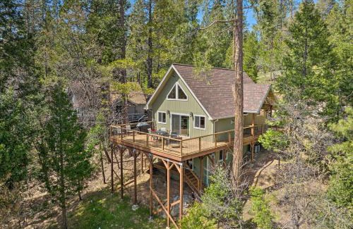 Mi-Wuk Village House | Luxury Retreat Custom Mi-Wuk Village Cabin!