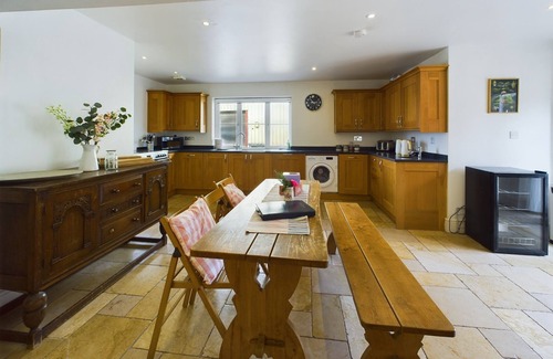 Chepstow House | Luxury Retreat: Dorlands House, Sleeps 16 - Hot Tub included in a Scenic Setting
