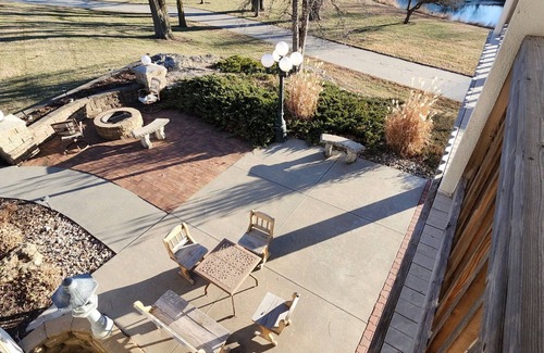 Ashland House | Luxury Retreat for Large Groups 10BR Estate in Scenic Ashland, NE