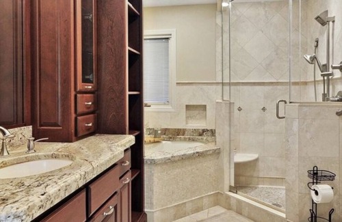 Dover House | Luxury Retreat in Dover with Pool and Pond