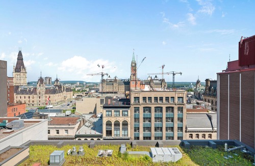 Byward Market - Parliament Hill Condo | Luxury Retreat in the Heart of Ottawa/Parliament