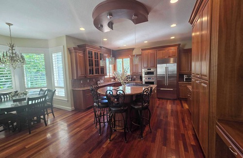 Sunnyside House | Luxury Retreat in Happy Valley – Theater, Sauna & Gourmet Kitchen
