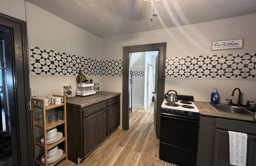 Potsdam House | Luxury Retreat! Large 3 bedroom upstairs townhouse!Suny Potsdam in the backyard!