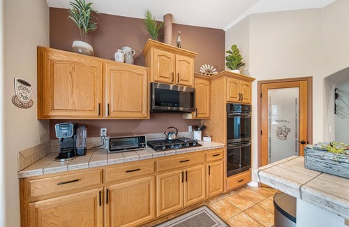 Lyon County House | Luxury Retreat near golf, fishing, raceway, UTV great for Large Families,Dogs OK