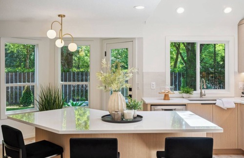 Wilkes East House | Luxury Retreat - NEW 4 BED/3 BATH Home close to Airport
