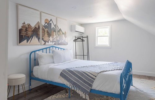 Rosendale House | Luxury Retreat on Rondout Creek- Wedding Central!