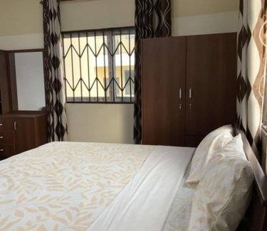 Cape Coast House | Luxury Retreat Pool Good for Groups Cape Coast