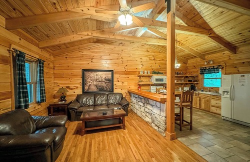 Bismarck Cabin | Luxury Retreat, Private Hot Tub, Romantic Getaway
