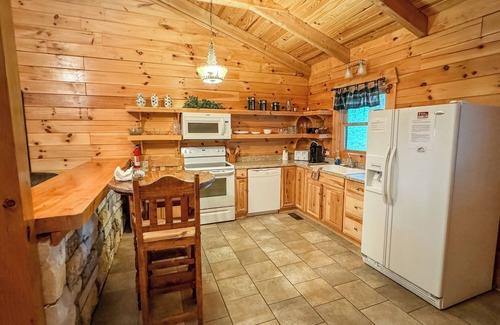 Bismarck Cabin | Luxury Retreat, Private Hot Tub, Romantic Getaway